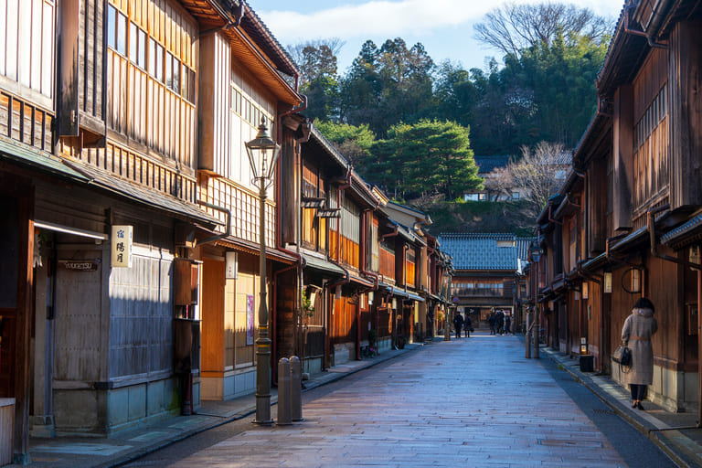 グルメやアートも楽しめる一人旅におすすめ！人気観光スポット